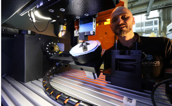 Multi-Achs-Additive-Fertigung für Elektronik